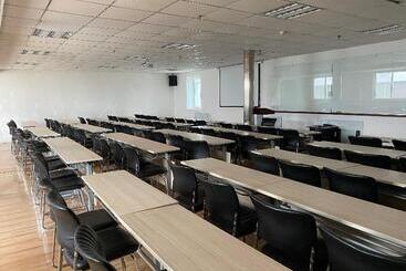 酒店 Hanting  Baoding Train Station East Square