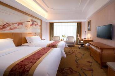 Vienna Hotel Beihai Beibu Bay Square