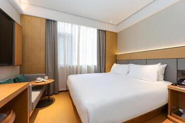 Ji Hotel Shanghai Xujiahui Caobao Road Metro Station