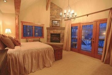 هتل Adams Ranch