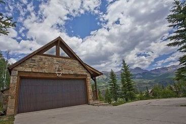 هتل Adams Ranch