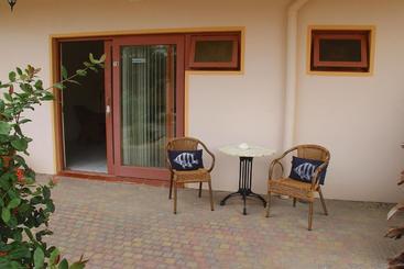 هتل Camacuri Residence