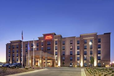 هتل Hampton Inn & Suites Milwaukee/franklin