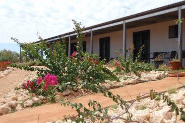هتل Ningaloo Bed And Breakfast