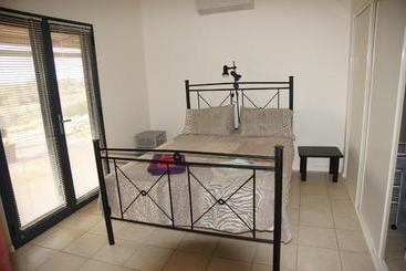 هتل Ningaloo Bed And Breakfast