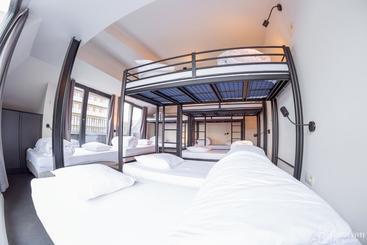 בית מלון כפרי The Cube Hostel