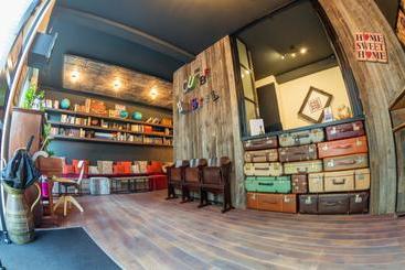 هتل The Cube Hostel