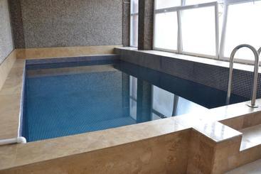 Nur Hotel & Resort
