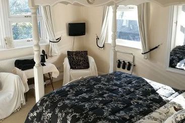 Avalon Lodge Bed And Breakfast