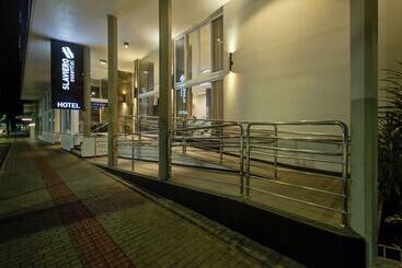 호텔 Slaviero Blumenau