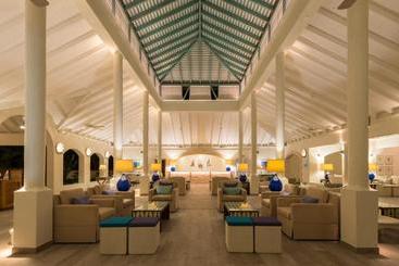 هتل The Cove Suites At Blue Waters Resort And Spa