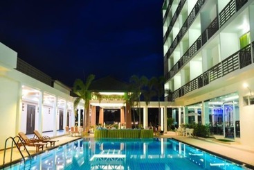 בית מלון כפרי The Flora May Resort