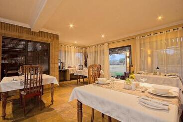 Пансион Centurion Golf Suites Boca Walk