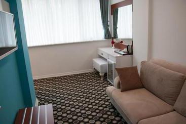 Отель Hermias Marin