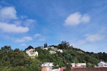 Отель Highland House Boutique