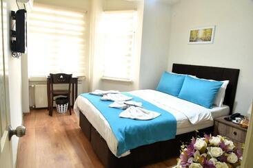 ホテル Taksim Trust