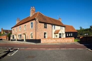 Отель The Harvard Inn