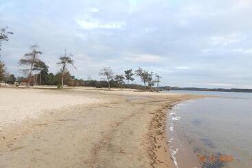 בית מלון כפרי The Originals Boutique, Hôtel Lakeside, Biscarrosse , Lac