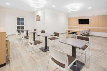 Microtel Inn & Suites By Wyndham Cuauhtemoc Campos Menonitas