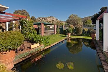 펜션 Brown Jug Guest House