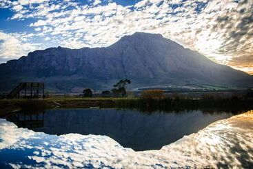 بيت Reflections Guest Farm