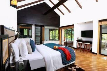 The Ibnii   Eco Luxury Resort