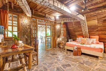 تختخواب و صبحانه Chalet Tropical Hotel & Restaurant Pizzeria
