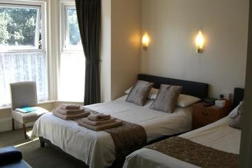 مبيت وإفطار Spindrift Guest House  Adults Only