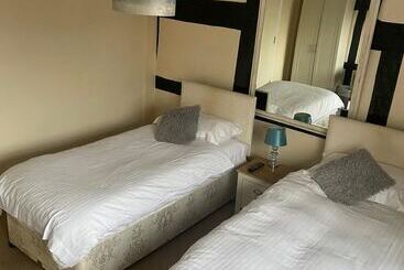 مبيت وإفطار The Wheatsheaf