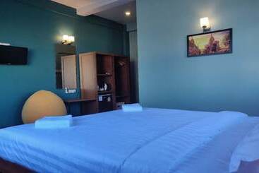 هتل Baobabed Hostel Nyaung Shwe