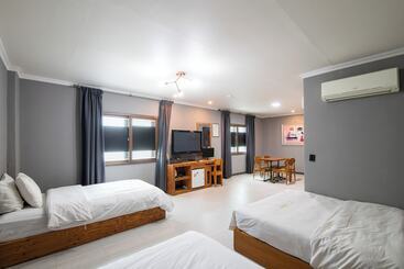 בית מלון כפרי Gung Business