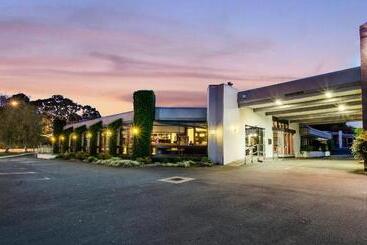 مُتل The Commodore