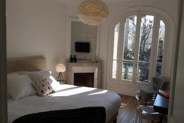 Relais12bis Bed & Breakfast By Eiffel Tower