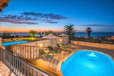 דירות לתיירים Stavromenos Villas   Private Pools & Seaview   500m From Beach