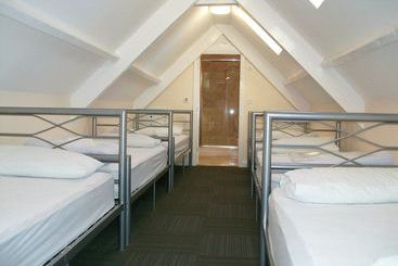 Tomlinson S Cafe & Bunkhouse  Hostel