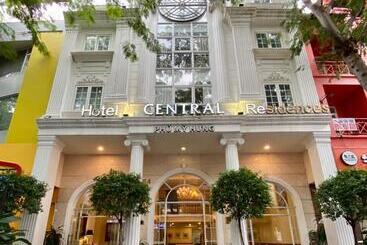 هتل آپارتمان Central Hotel & Residences Swimming Pool