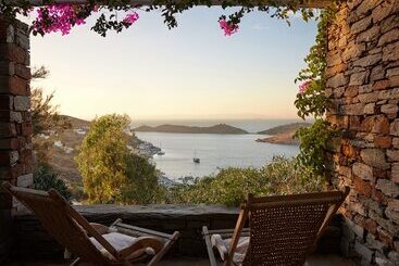 בית מלון כפרי Aigis Suites