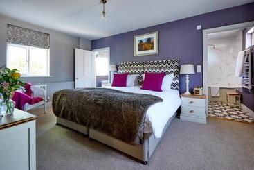 בית מלון כפרי The Greyhound Inn