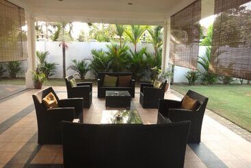 Пансион Rumah Putih Near Klia & Xiamen University