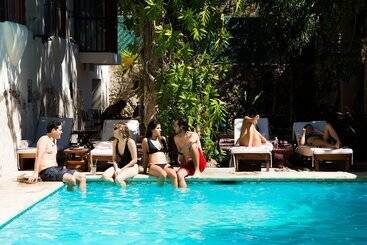 Siesta Fiesta Hotel & Hostel