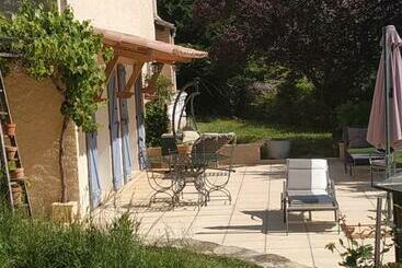 مبيت وإفطار Joëlle Et Daniel