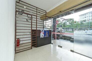 Gks Hotel By Oyo Rooms