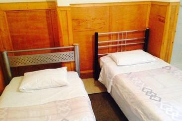تختخواب و صبحانه OYO Kings Hotel