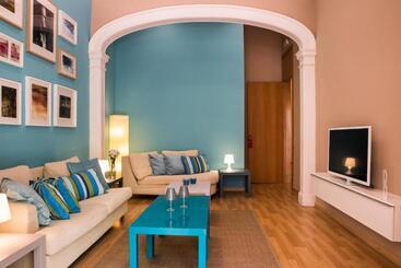 Born Barcelona Hostel