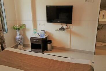 Dragonfly Apartments Emerald