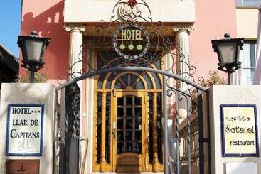 Отель Llar De Capitans