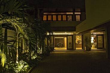 بنسيون Halcyon House Colombo