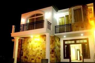 פנסיון Silver Dew