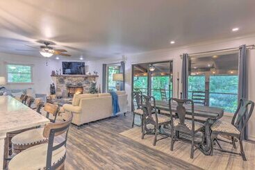 コテージ Beautiful Connestee Falls Home W/ Porch In Brevard