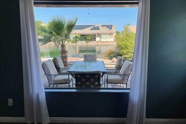 コテージ Beautiful Lakefront Peoria Home W/ Community Pool